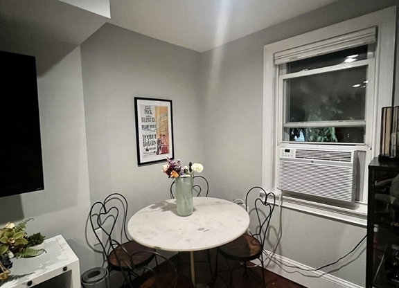 3 beds, 2 baths, 1,100 sqft, $5,200, Unit 2