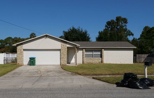 Spacious 4/2 home with 2 car garage Available Now in Winter Springs!