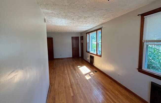 Tranquil Home in South Knoxville!