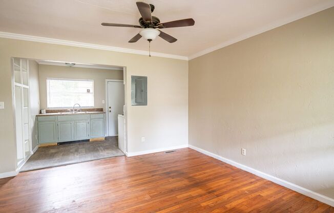 2 beds, 1 bath, $1,050