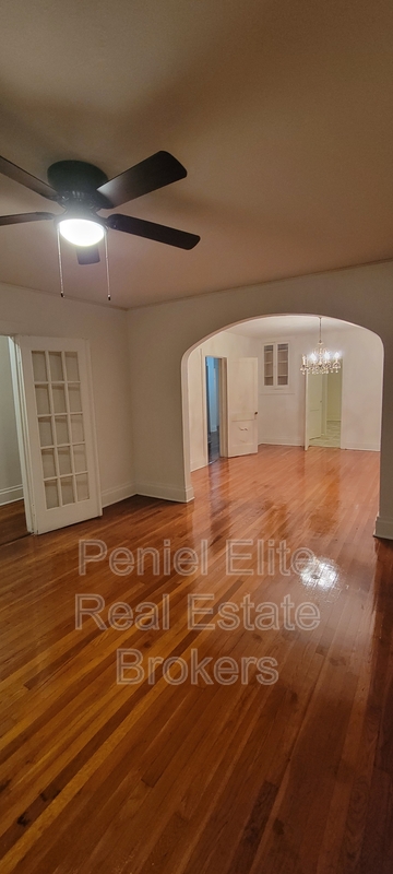651 W 42 ST