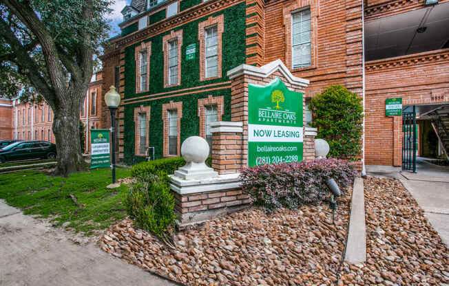 Property Signage at Bellaire Oaks Apartments, Houston