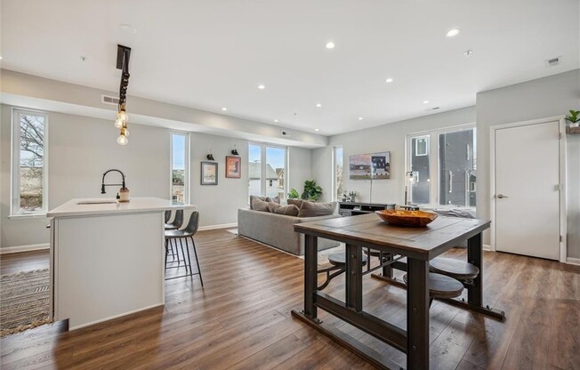 1434 W 48 ST