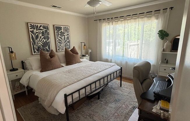 Charming 2 Bedroom 1 Bathroom Home in Palo Alto!
