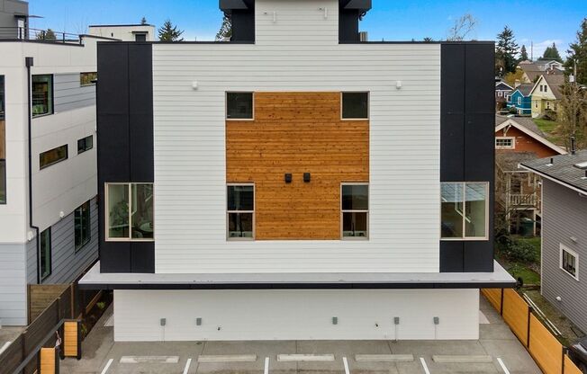 Gorgeous newer town home on a quite street of North Ballard
