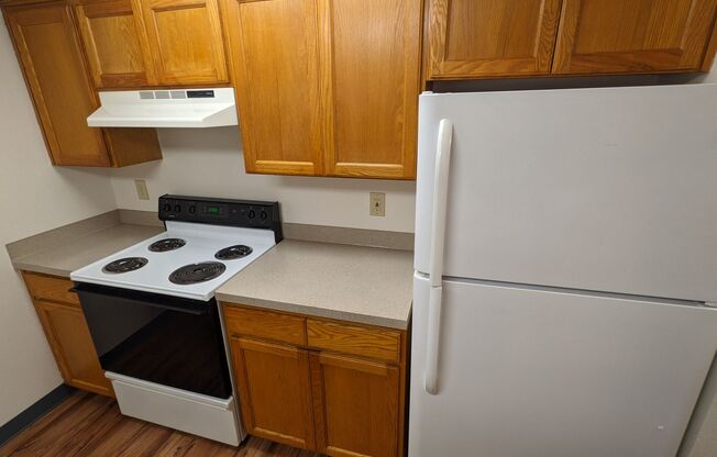2 beds, 1 bath, 750 sqft, $1,395, Unit 33