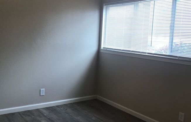2 beds, 1 bath, $2,150, Unit T22