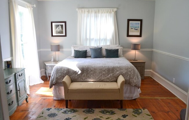 Absolutely Gorgeous 3 BR home in Thornton Park walk to Restaruants and Shops