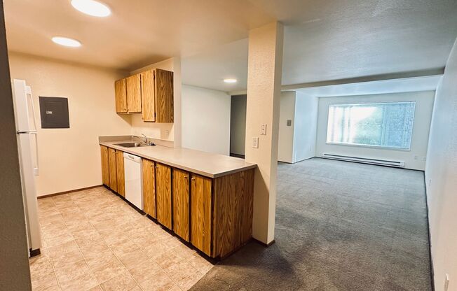 3 beds, 1 bath, 850 sqft, $1,995, Unit 104