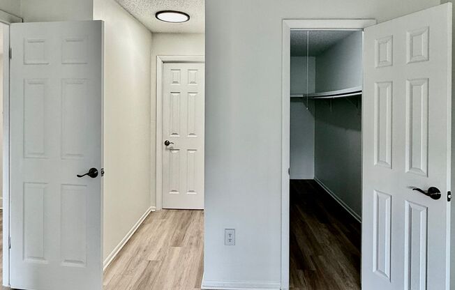 2 beds, 1 bath, 927 sqft, $1,525, Unit 75-12