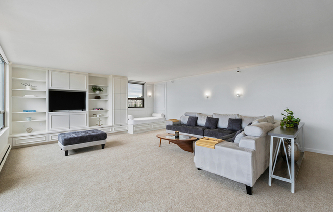 2621 2nd Ave Unit #404