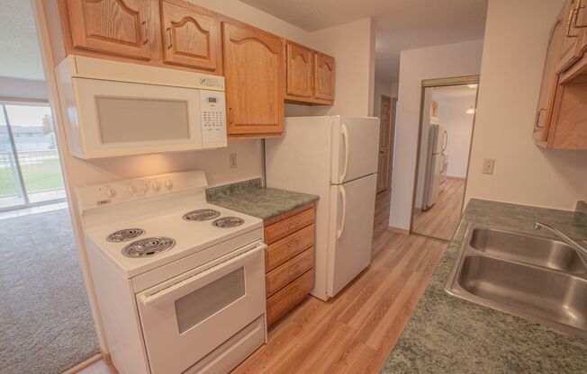 2 beds, 1 bath, 905 sqft, $799, Unit 122