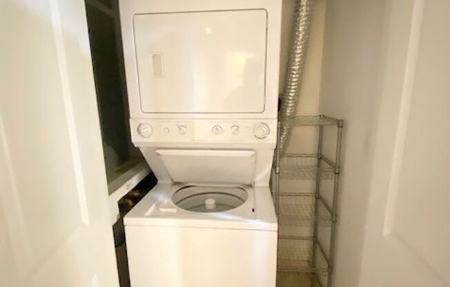 1 bed, 1 bath, $2,300