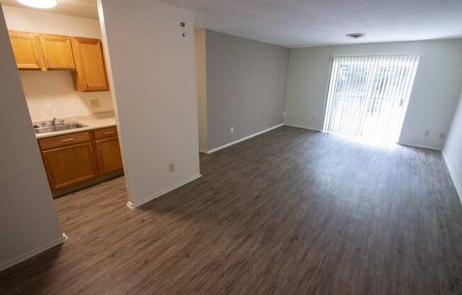 This is a photo of the living room in a 750 square foot 2 bedroom, 1 bath apartment at Park Lane Apartments in Cincinnati, OH.