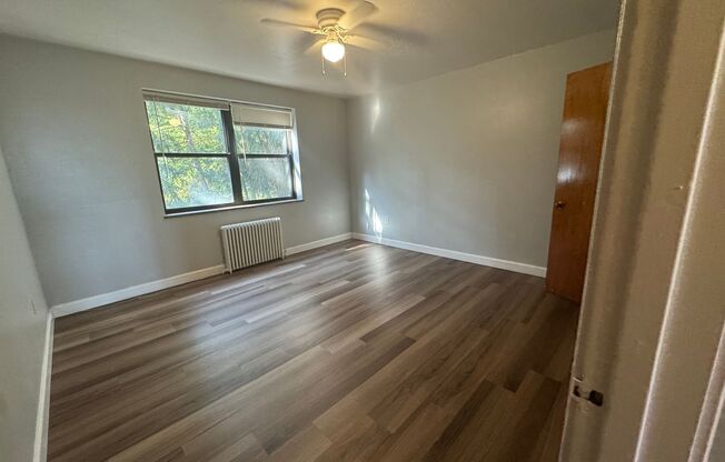 2 beds, 1 bath, 800 sqft, $1,999, Unit 6230 Fifth Ave. #222D