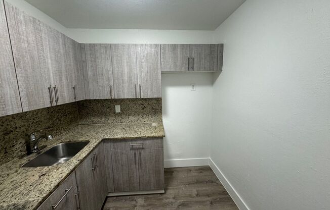 2 beds, 1 bath, 850 sqft, $1,950, Unit F106