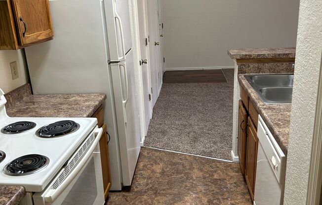 1 bed, 1 bath, 758 sqft, $955, Unit 33