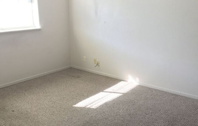 2 beds, 1 bath, 900 sqft, $1,150