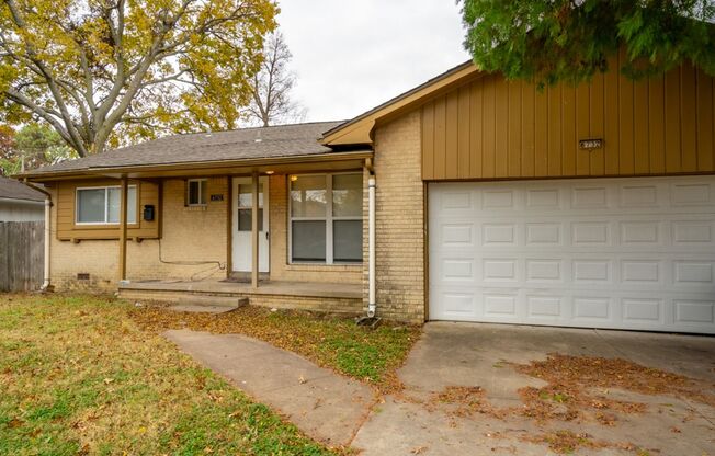 Gorgeous 3 Bed / 2 Bath Home in Tulsa!