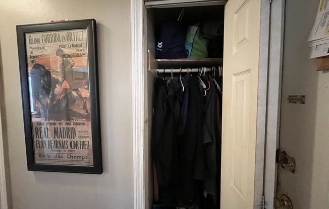 2 beds, 1 bath, $3,500, Unit 8