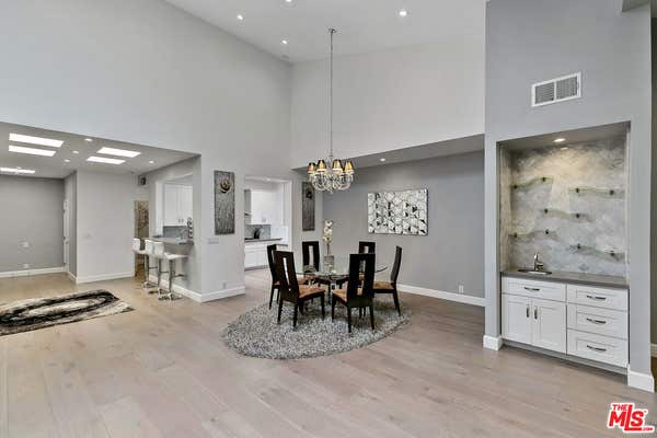 1520 S Beverly Glen Blvd Apt 205