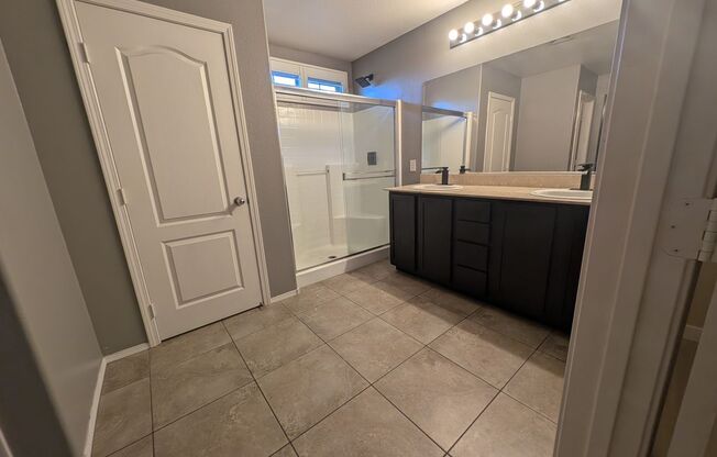 4 beds, 2.5 baths, $2,400