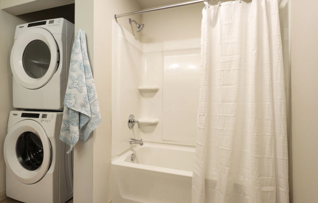 2 beds, 1 bath, 913 sqft, $1,900, Unit B-306