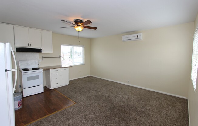 Beautiful 1 bedroom 1 bathroom upstairs apartment in Mira Mesa