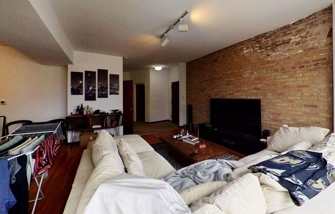 Top Floor Southport Corridor One Bedroom
