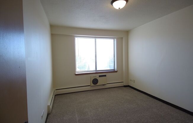 2 beds, 1.5 baths, 835 sqft, $1,595, Unit 608