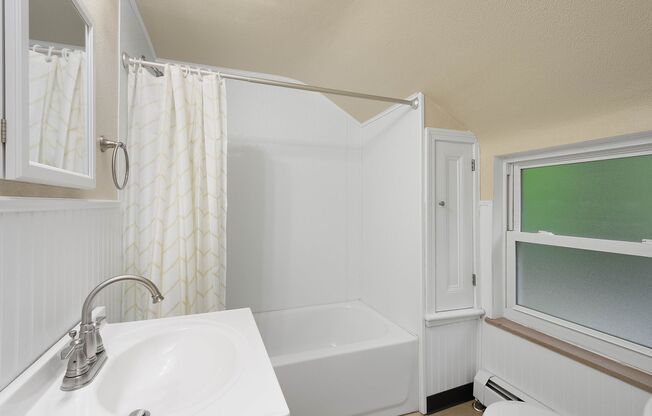 Stunning 2 bedroom home in Wilkins Township available August 1st!