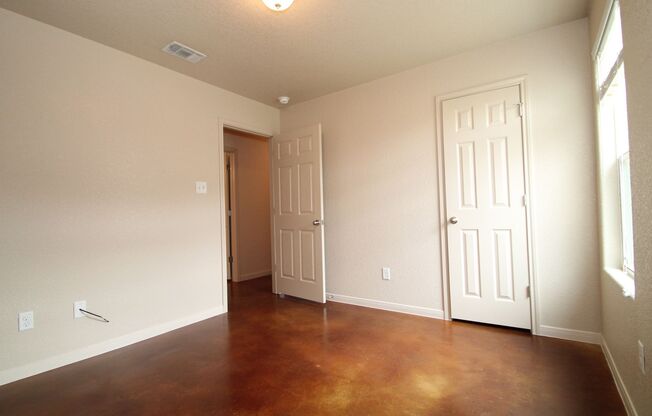 3 beds, 2 baths, $1,225, Unit Unit A