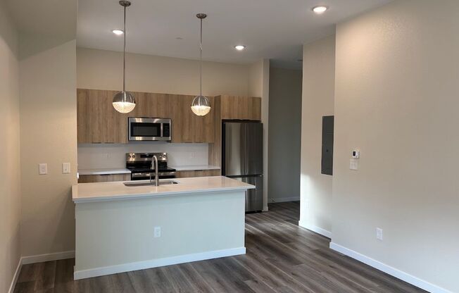 2 beds, 2 baths, 720 sqft, $1,949, Unit 820 #211