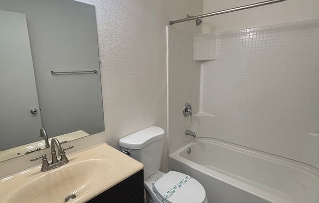 1 bed, 1 bath, 650 sqft, $1,795, Unit B03