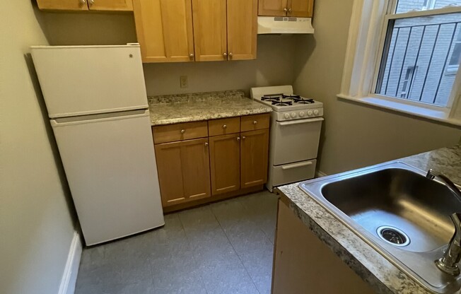 1 bed, 1 bath, $2,800, Unit 8