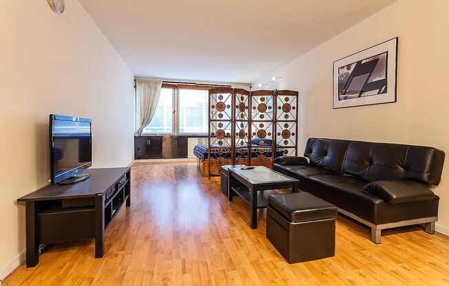 Studio, 1 bath, $3,400, Unit 4F