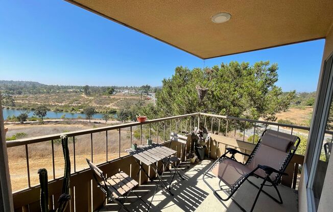 Penthouse 2 Bedroom/2 Bathroom Condo with Amazing Views of Adjacent Lake Murray & Mission Trails Park