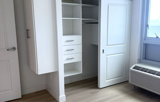 3 beds, 2 baths, $4,500, Unit # 3909