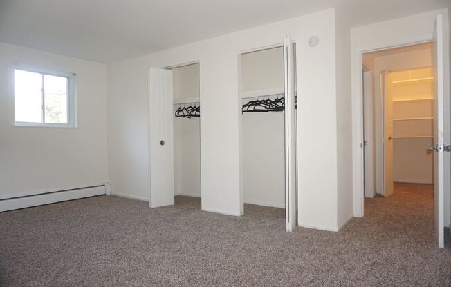 2 beds, 1 bath, 950 sqft, $1,389, Unit D09