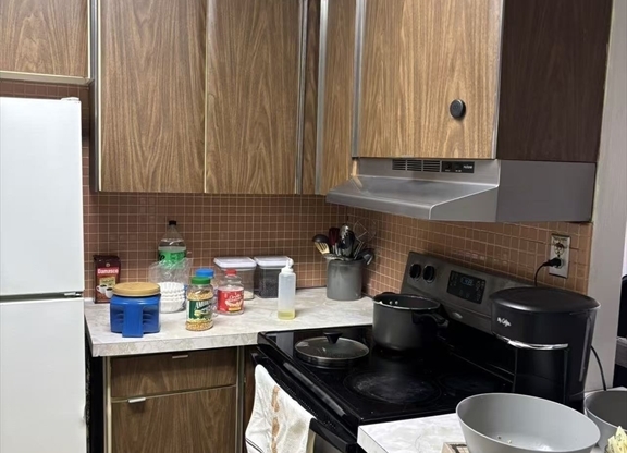 2 beds, 1 bath, 822 sqft, $2,600, Unit 237