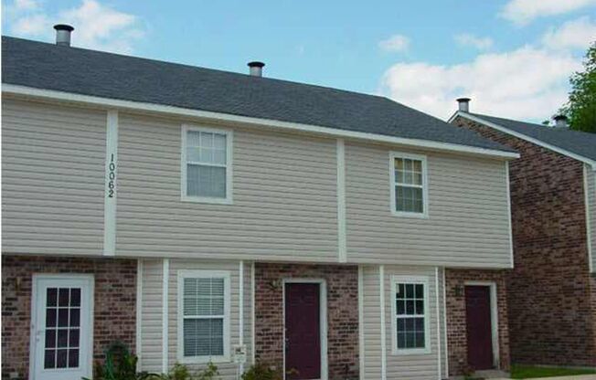 Now Leasing: Beautiful 2 Bed, 2.5 Bath townhome on Jefferson Hwy