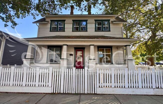 Downtown Walla Walla 4 Bedroom Farmhouse with Modern Comforts $200.00 OFF 2nd MONTHS RENT!!!