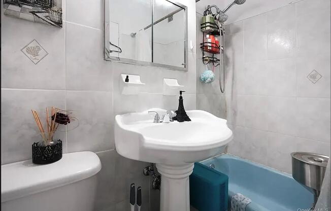 1 bed, 1 bath, 639 sqft, $2,295, Unit B711