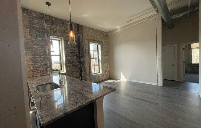 2 beds, 1 bath, 1,002 sqft, $2,215, Unit Cream City Lofts-409