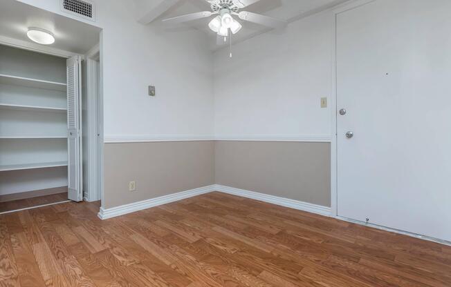 dining room with a ceiling fan