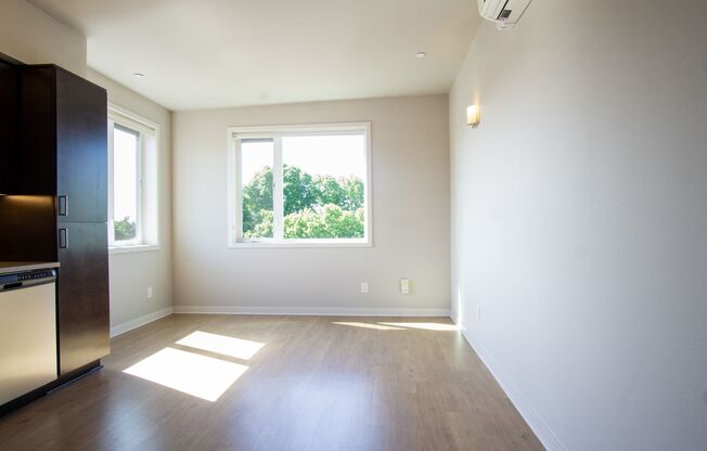 1 bed, 1 bath, $1,375, Unit 410