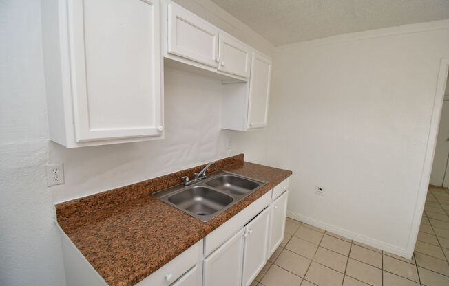 2 beds, 1 bath, $1,050