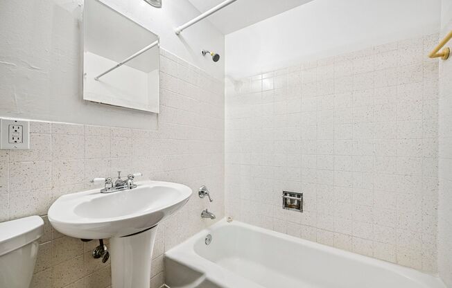 1 bed, 1 bath, 640 sqft, $1,100, Unit 208