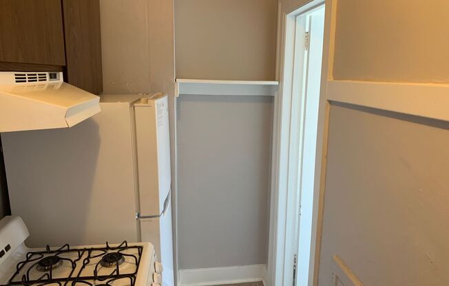 Studio, 1 bath, 315 sqft, $950, Unit 7I