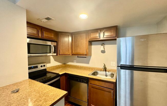 2 beds, 1 bath, 700 sqft, $1,200, Unit Unit 2